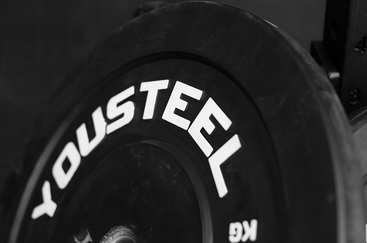 Диск каучуковый для штанги YouSteel тренировочный черный 20кг 1200_795