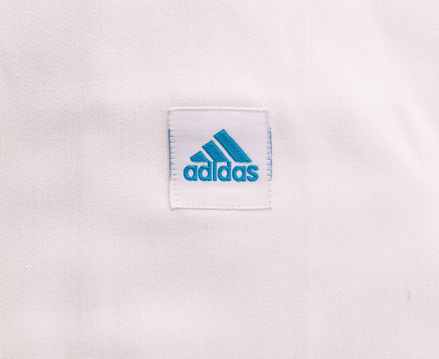 Кимоно для дзюдо с поясом Adidas Club белое с голубыми полосками J350-BELT 856_700